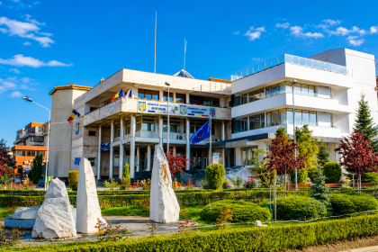 Primaria Mioveni dezvolta reteaua electrica in diverse zone