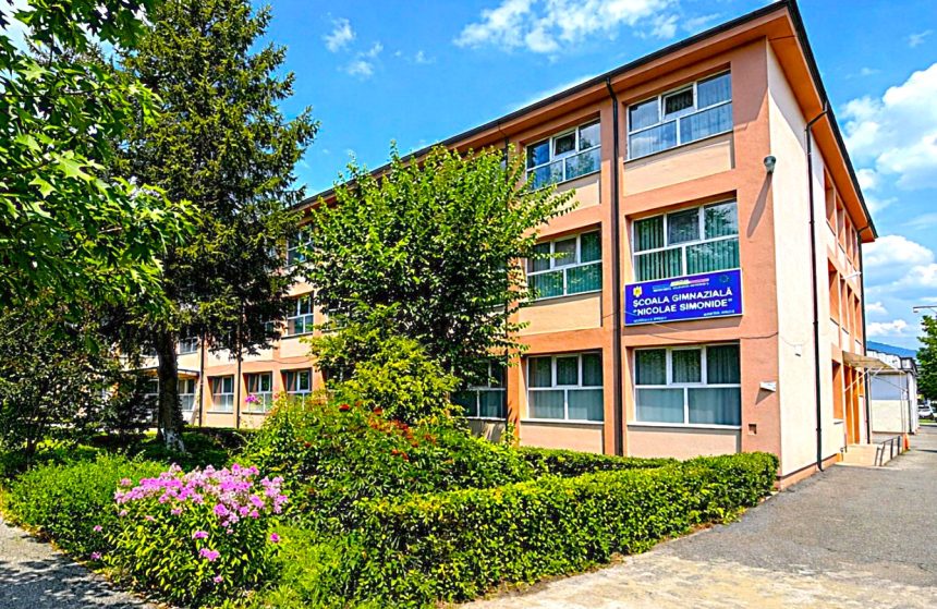 Scoala Nicolae Simonide din Pitesti recruteaza