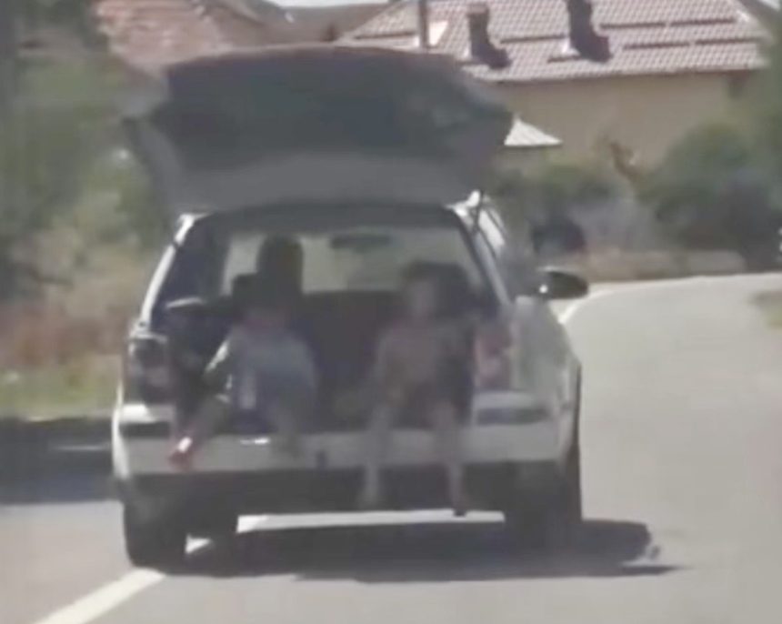 Sofer din Gorj sanctionat pentru transportul a doi copii in