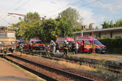 Tanara de 19 ani accidentata de tren in Mangalia in timp ce purta casti