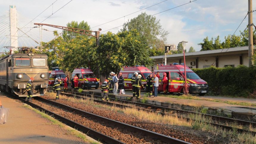 Tanara de 19 ani accidentata de tren in Mangalia in timp ce purta casti