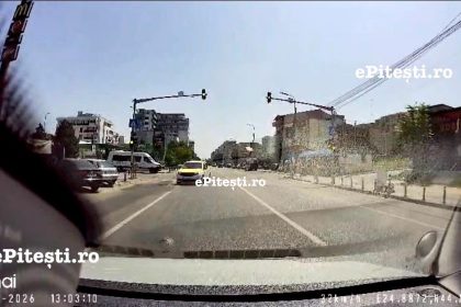 Taximetrist prins circuland pe contrasens in Pitesti langa McDonalds