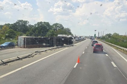 Trafic oprit pe Autostrada A1 Mastodont rasturnat pe sensul de mers