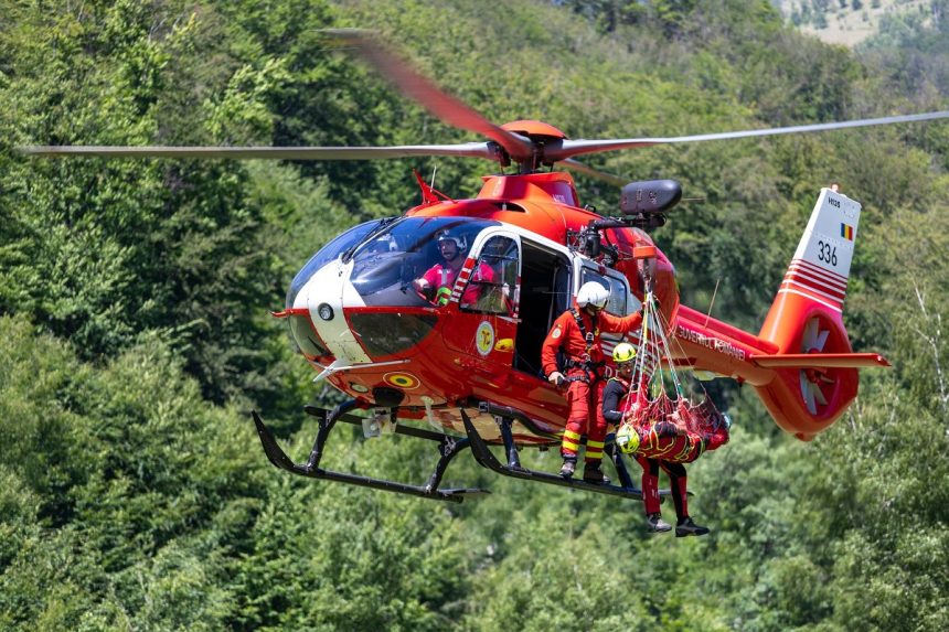 Turist de 25 de ani salvat de pe creasta Fagarasului
