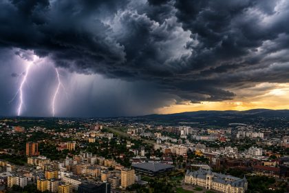 Vremea sufera o schimbare radicala Se anunta vijelii ploi torentiale si o