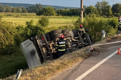 accident grav pe dn73 in arges autobasculanta rasturnata
