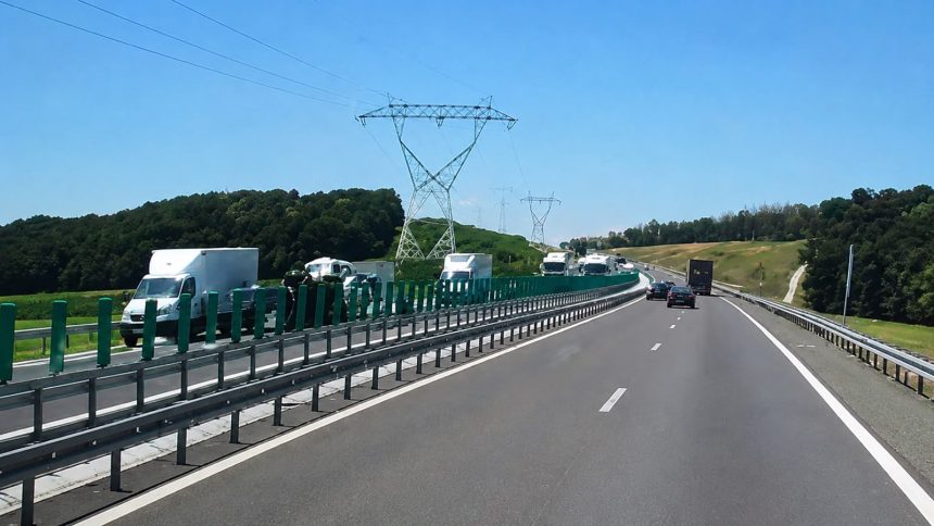 accident pe dex12 direcia craiova pitesti doua masini implicate