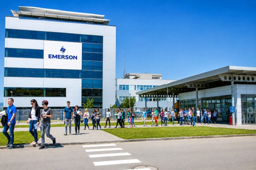 concedieri in sectorul it din romania emerson renunta la sute de angajati