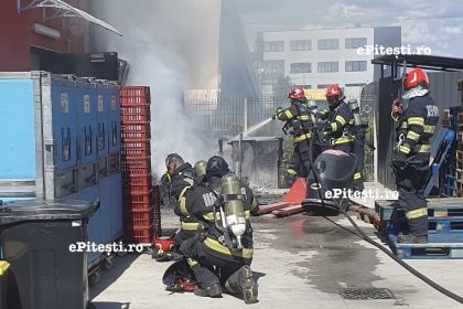 incendiu cu degajari mari de fum intr un mall din deva oameni evacuati