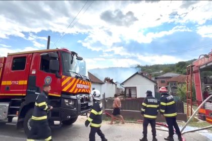 incendiu de amploare in gaesti fum gros si alerta ro alert