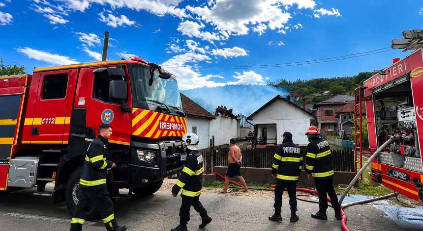incendiu de proportii in miheti arges flacrile au mistuit