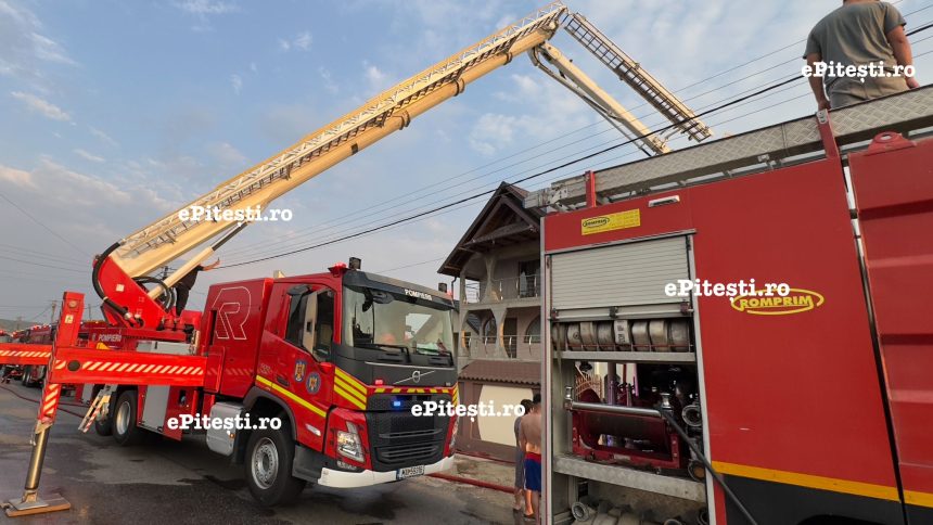 incendiu in poiana lacului arges pompierii intervin cu cinci autospeciale
