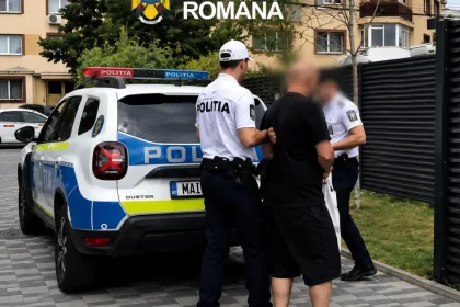 Argeș: Bărbat reținut pentru că s-ar fi dat drept medic