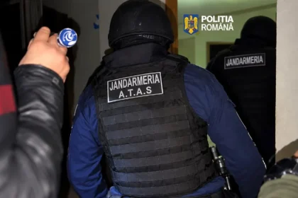 Bărbat de 37 de ani, reținut de mascați în Curtea de Argeș!