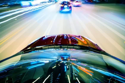 Flash-uri în trafic: amenda și condițiile de suspendare