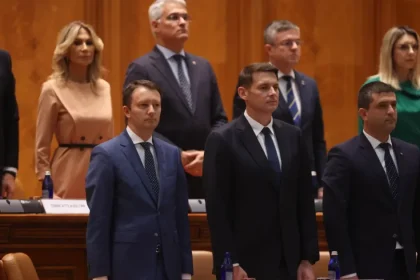 Guvernul condus de Mureșan a fost demis prin moțiune de cenzură