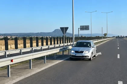 La 76 de ani, o femeie a fost prinsă circulând pe contrasens