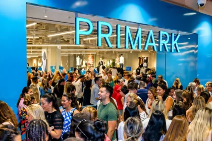 Primark angajează masiv în România: 85 de posturi în noul magazin