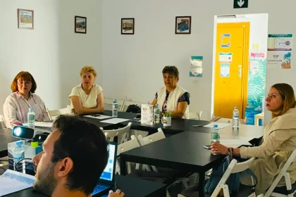Profesorii navetiști pot solicita decontarea transportului