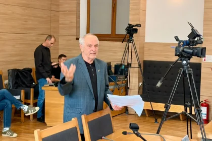 Scandal fără sfârșit la Pitești! Profesorul Ropcea, tatăl