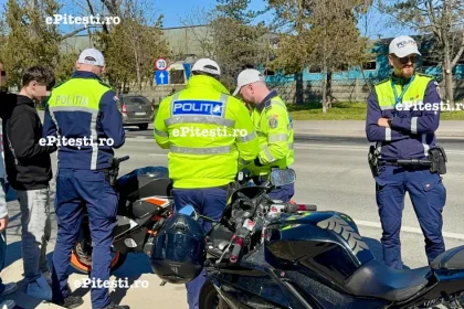 Tânăr de 21 de ani, prins fără permis pe motocicletă