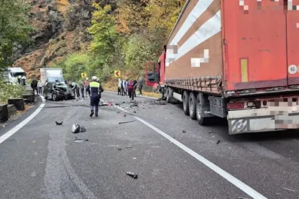 Accident grav pe DN7, la Brezoi. Trafic blocat total