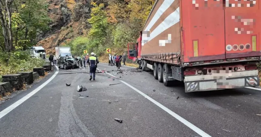 Accident grav pe DN7, la Brezoi. Trafic blocat total