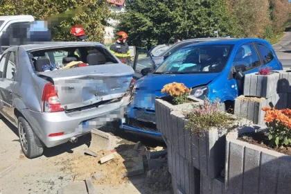 Accident rutier grav în Argeș: două autoturisme implicate, o persoană rănită