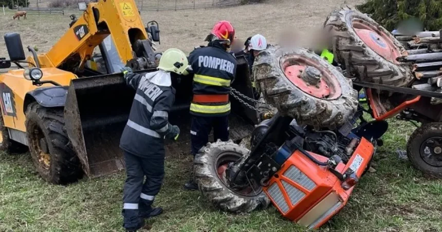 Argeș: O persoană a fost prinsă sub un tractor, în urma unui accident