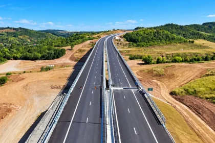Autostrada Unirii A8 accelerează. Primii kilometri ar putea fi gata