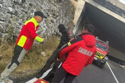 Motociclist rănit pe Transfăgărășan după ce a derapat