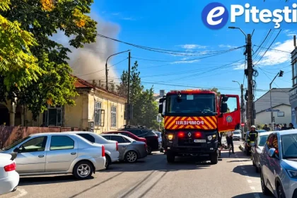 Panică lângă sediul Poliției Argeș: strada blocată
