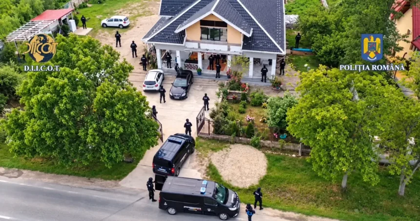Percheziții de amploare în Argeș: DIICOT și FBI, zeci de mascați