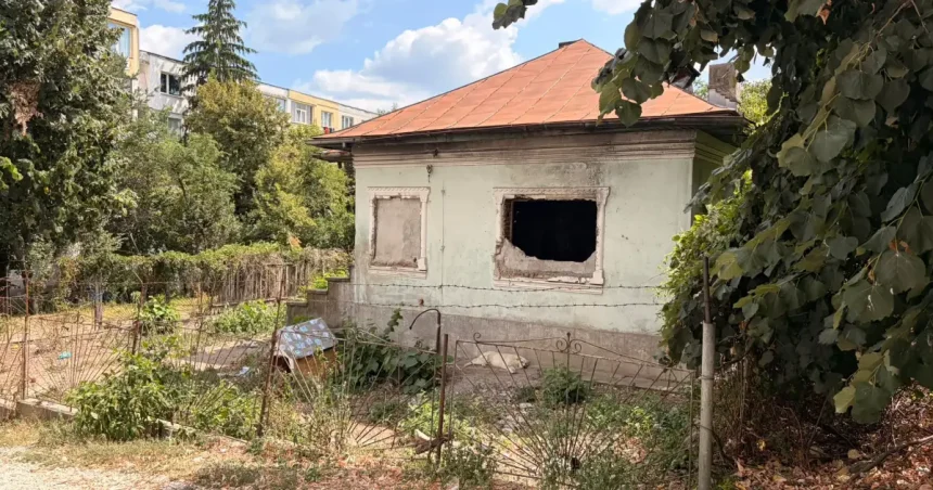 Proprietarii din Pitești, somați să-și curețe clădirile și terenurile