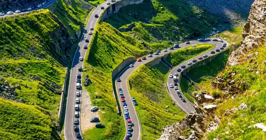 Transfăgărășanul, inclus de National Geographic între cele mai frumoase drumuri