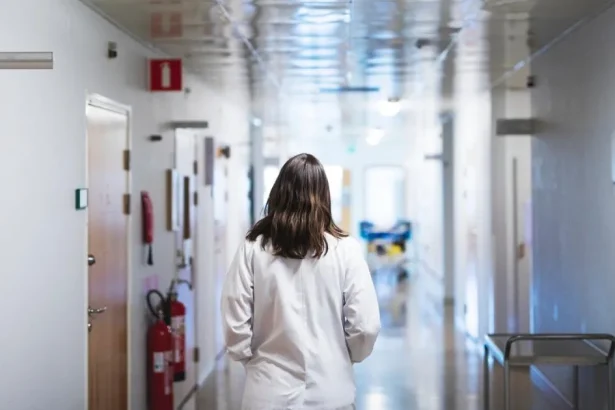 Zeci de posturi rămase neocupate la un spital din România după concurs